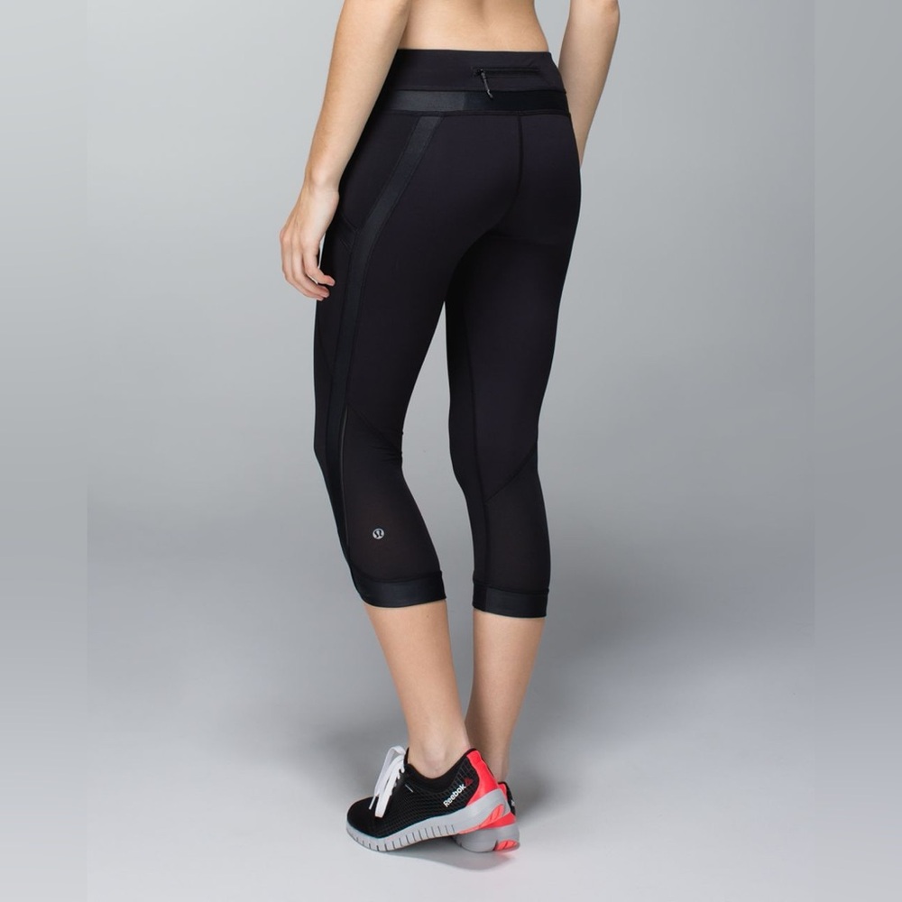 Lululemon Chase Me Crop II
Black sateen/faux leather accent trim